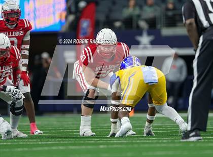 Thumbnail 1 in La Vega vs. Carthage (UIL 4A Division II Football Final) photogallery.
