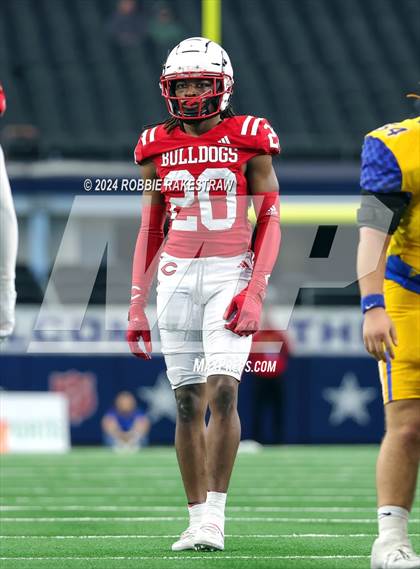 Thumbnail 2 in La Vega vs. Carthage (UIL 4A Division II Football Final) photogallery.