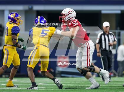 Thumbnail 2 in La Vega vs. Carthage (UIL 4A Division II Football Final) photogallery.