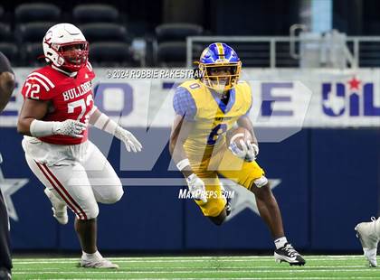 Thumbnail 3 in La Vega vs. Carthage (UIL 4A Division II Football Final) photogallery.