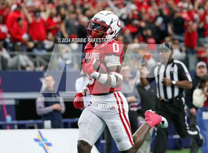 Thumbnail 2 in La Vega vs. Carthage (UIL 4A Division II Football Final) photogallery.