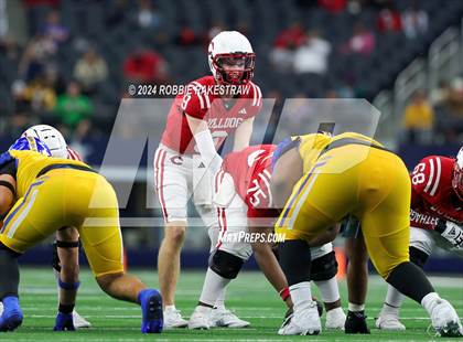 Thumbnail 3 in La Vega vs. Carthage (UIL 4A Division II Football Final) photogallery.
