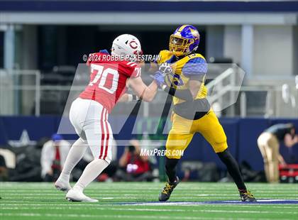 Thumbnail 1 in La Vega vs. Carthage (UIL 4A Division II Football Final) photogallery.