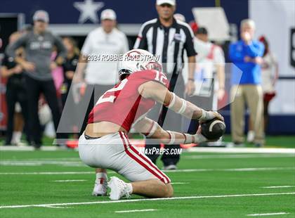 Thumbnail 2 in La Vega vs. Carthage (UIL 4A Division II Football Final) photogallery.