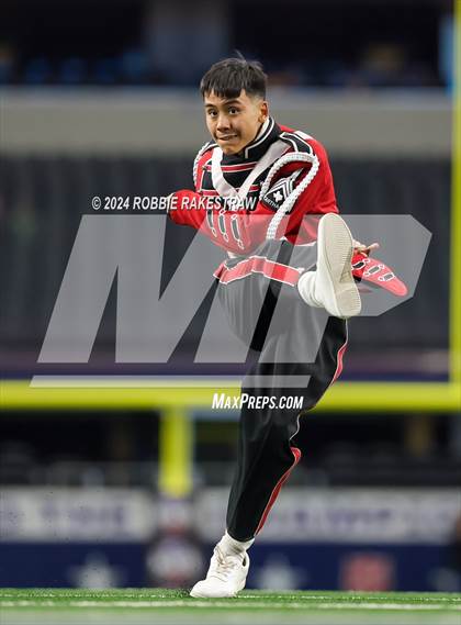 Thumbnail 2 in La Vega vs. Carthage (UIL 4A Division II Football Final) photogallery.