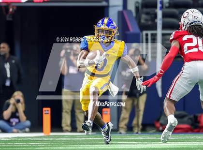 Thumbnail 2 in La Vega vs. Carthage (UIL 4A Division II Football Final) photogallery.