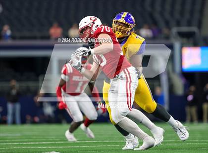 Thumbnail 2 in La Vega vs. Carthage (UIL 4A Division II Football Final) photogallery.