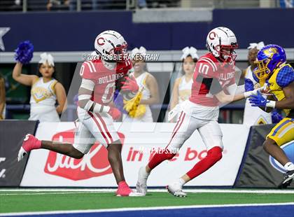 Thumbnail 2 in La Vega vs. Carthage (UIL 4A Division II Football Final) photogallery.