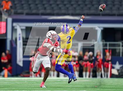 Thumbnail 1 in La Vega vs. Carthage (UIL 4A Division II Football Final) photogallery.