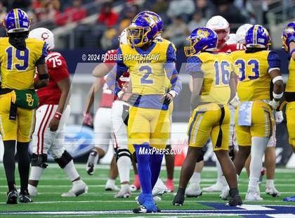 Thumbnail 2 in La Vega vs. Carthage (UIL 4A Division II Football Final) photogallery.