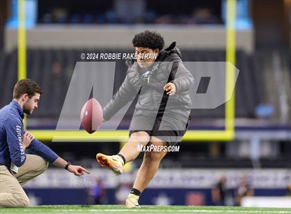 Thumbnail 1 in La Vega vs. Carthage (UIL 4A Division II Football Final) photogallery.