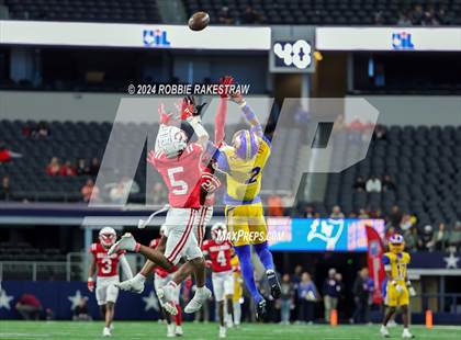 Thumbnail 1 in La Vega vs. Carthage (UIL 4A Division II Football Final) photogallery.