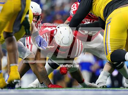 Thumbnail 2 in La Vega vs. Carthage (UIL 4A Division II Football Final) photogallery.