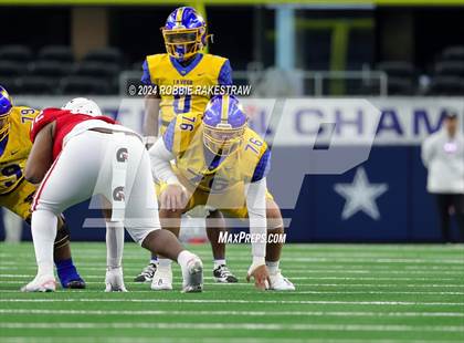 Thumbnail 2 in La Vega vs. Carthage (UIL 4A Division II Football Final) photogallery.