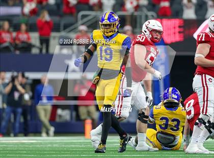 Thumbnail 1 in La Vega vs. Carthage (UIL 4A Division II Football Final) photogallery.