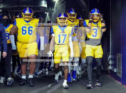 Thumbnail 1 in La Vega vs. Carthage (UIL 4A Division II Football Final) photogallery.