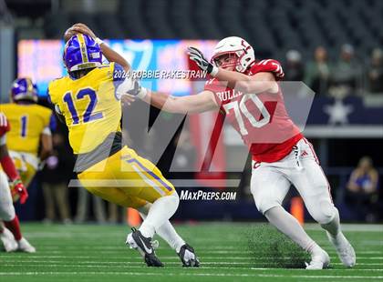 Thumbnail 3 in La Vega vs. Carthage (UIL 4A Division II Football Final) photogallery.