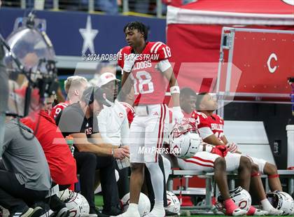 Thumbnail 2 in La Vega vs. Carthage (UIL 4A Division II Football Final) photogallery.