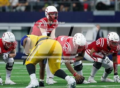 Thumbnail 1 in La Vega vs. Carthage (UIL 4A Division II Football Final) photogallery.