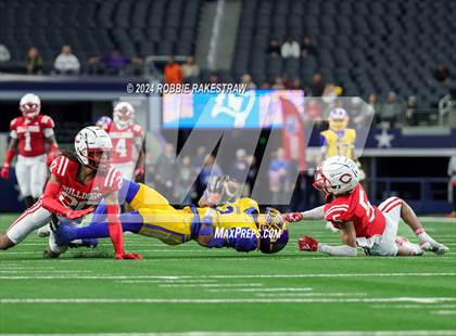 Thumbnail 3 in La Vega vs. Carthage (UIL 4A Division II Football Final) photogallery.