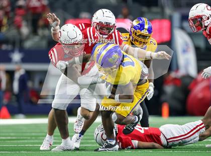 Thumbnail 1 in La Vega vs. Carthage (UIL 4A Division II Football Final) photogallery.