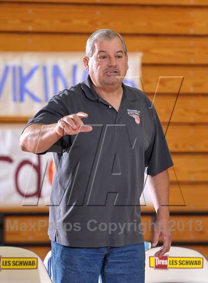 Thumbnail 2 in Ponderosa vs. McClatchy (Lady Bulldogs Winter Classic) photogallery.