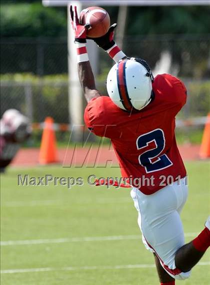 Thumbnail 1 in Gulliver Prep @ Chaminade-Madonna photogallery.