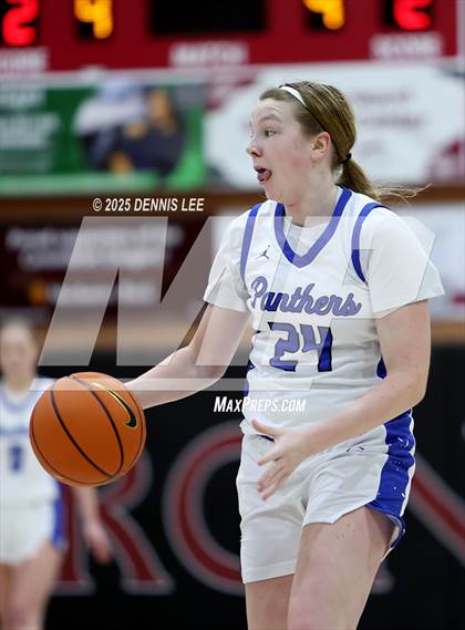 Thumbnail 3 in Foothill vs. South Medford (Sabrina Ionescu Showcase) photogallery.