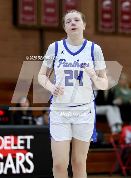 Thumbnail 2 in Foothill vs. South Medford (Sabrina Ionescu Showcase) photogallery.