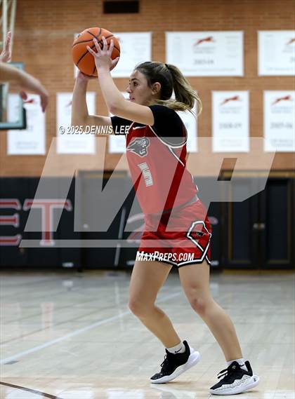 Thumbnail 2 in Foothill vs. South Medford (Sabrina Ionescu Showcase) photogallery.