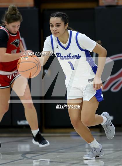 Thumbnail 2 in Foothill vs. South Medford (Sabrina Ionescu Showcase) photogallery.
