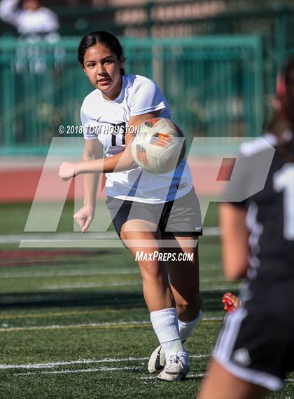 Thumbnail 2 in Glendora vs. Covina photogallery.