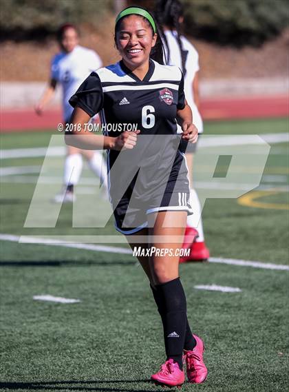 Thumbnail 2 in Glendora vs. Covina photogallery.