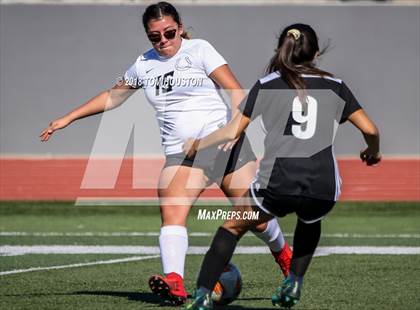 Thumbnail 3 in Glendora vs. Covina photogallery.