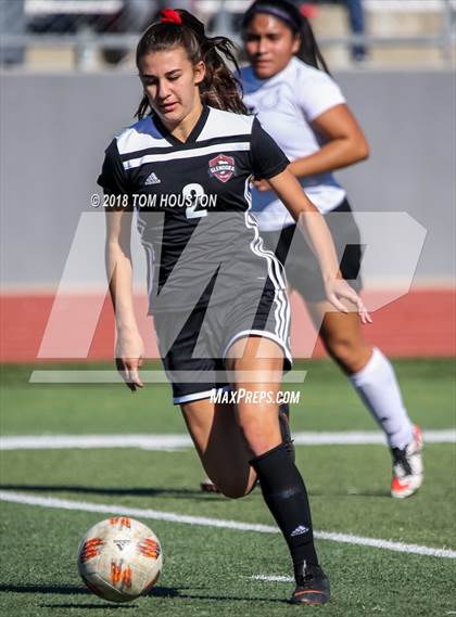 Thumbnail 3 in Glendora vs. Covina photogallery.