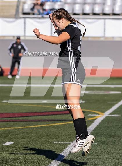 Thumbnail 2 in Glendora vs. Covina photogallery.