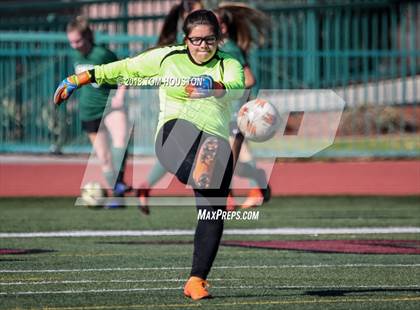 Thumbnail 3 in Glendora vs. Covina photogallery.