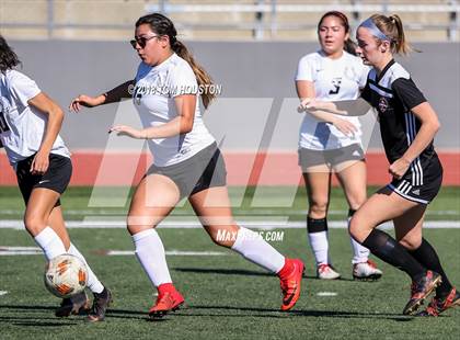 Thumbnail 1 in Glendora vs. Covina photogallery.