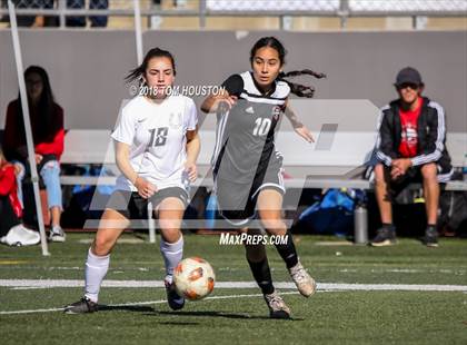 Thumbnail 2 in Glendora vs. Covina photogallery.