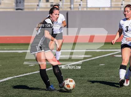 Thumbnail 1 in Glendora vs. Covina photogallery.