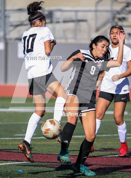 Thumbnail 2 in Glendora vs. Covina photogallery.