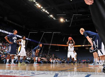 Thumbnail 2 in Santa Monica vs. Loyola (CIF SoCal Regional D1 Final) photogallery.