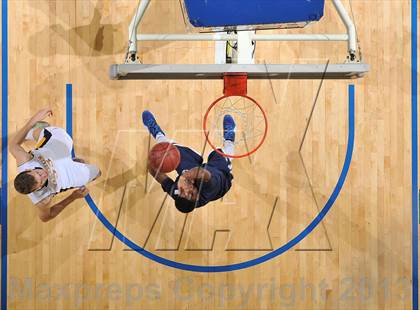 Thumbnail 1 in Santa Monica vs. Loyola (CIF SoCal Regional D1 Final) photogallery.