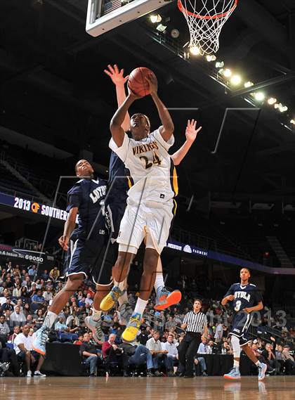 Thumbnail 2 in Santa Monica vs. Loyola (CIF SoCal Regional D1 Final) photogallery.
