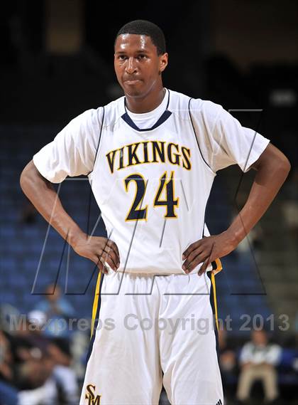 Thumbnail 1 in Santa Monica vs. Loyola (CIF SoCal Regional D1 Final) photogallery.