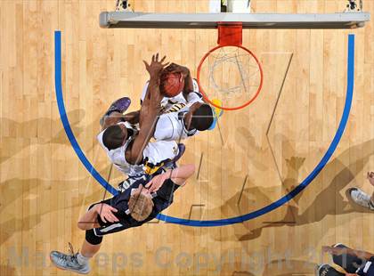 Thumbnail 2 in Santa Monica vs. Loyola (CIF SoCal Regional D1 Final) photogallery.