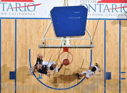 Thumbnail 3 in Santa Monica vs. Loyola (CIF SoCal Regional D1 Final) photogallery.