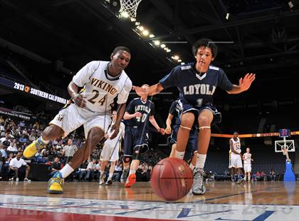 Thumbnail 3 in Santa Monica vs. Loyola (CIF SoCal Regional D1 Final) photogallery.