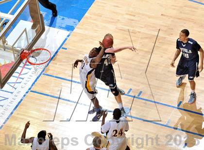 Thumbnail 2 in Santa Monica vs. Loyola (CIF SoCal Regional D1 Final) photogallery.