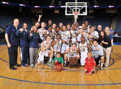 Thumbnail 3 in Santa Monica vs. Loyola (CIF SoCal Regional D1 Final) photogallery.